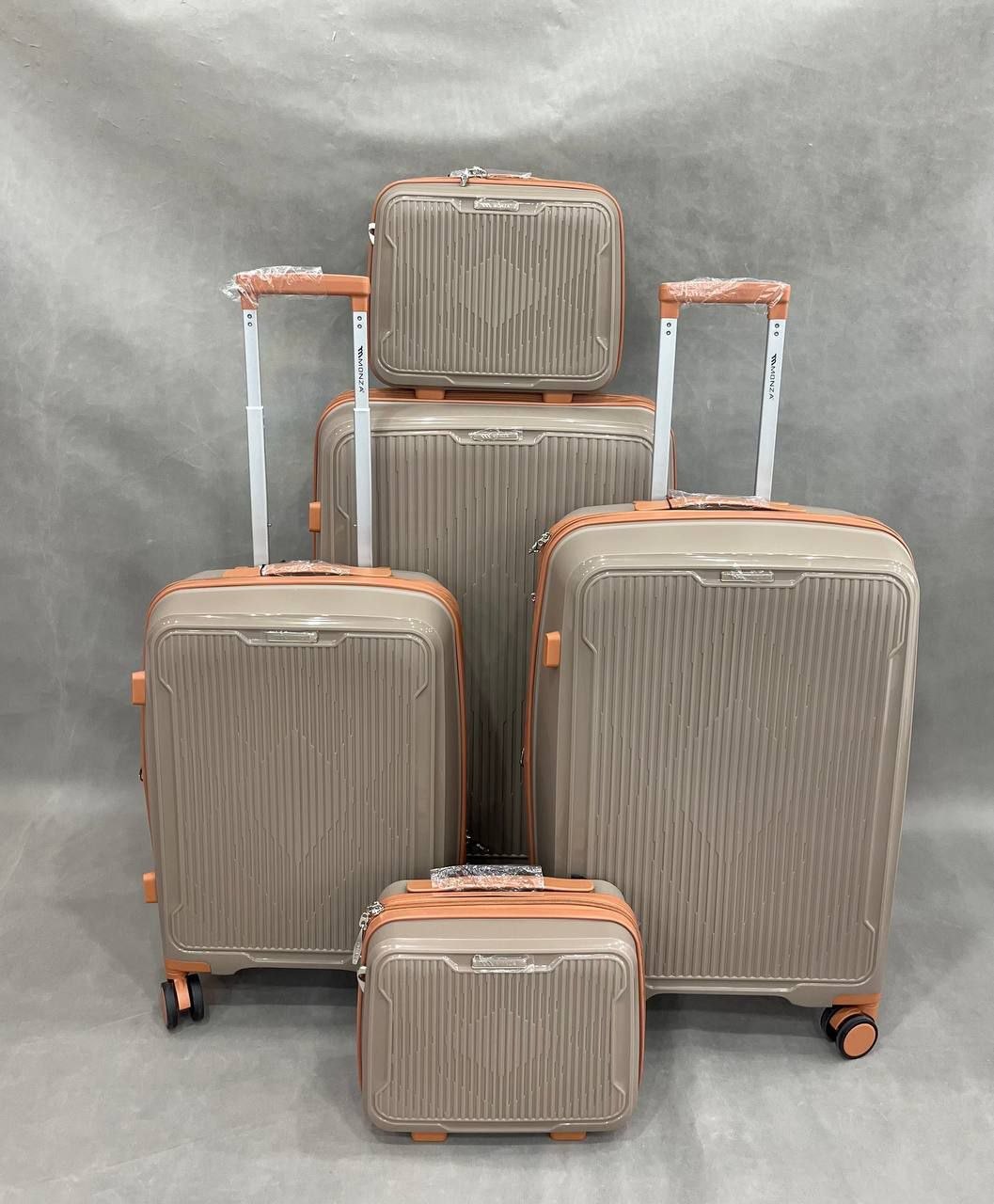 چمدان منزا نشکن پلی‌پروپیلن (pp) مدل الترا